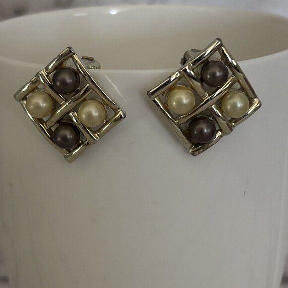 Stamped SC Purple/Off White Faux Pearl Square Clip On Earrings - Picture 1 of 2